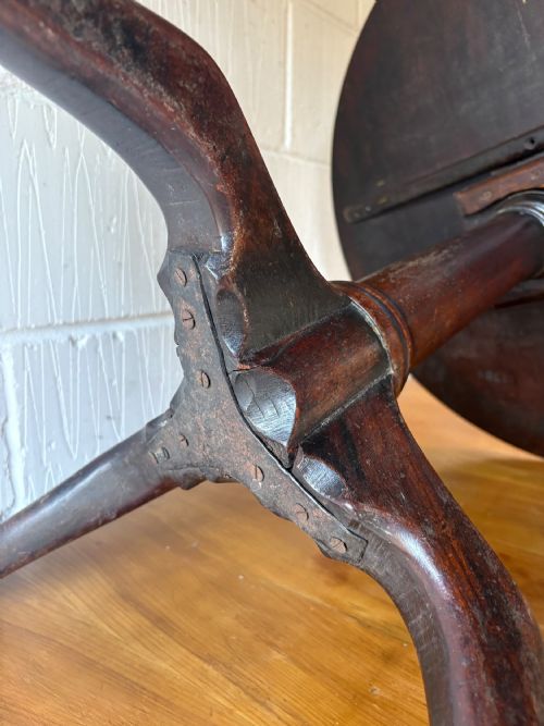 A GEORGIAN SINGLE PLANK MAHOGANY BIRDCAGE TILT TOP TABLE C1780 69CM DIAMETER - ADDITIONAL PHOTO 8