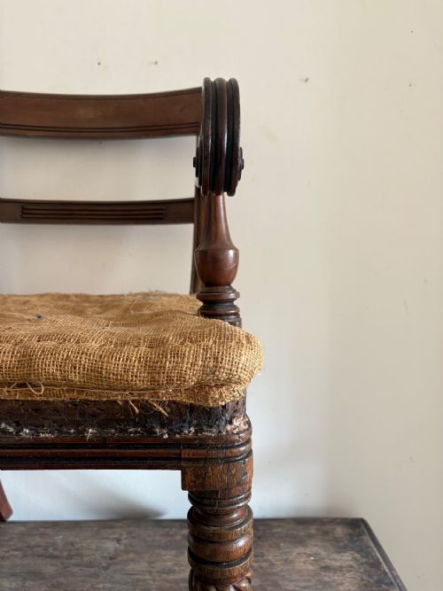 A REGENCY MAHOGANY SCROLL ARM DESK OR READING CHAIR HESSIAN SEAT C1820 - ADDITIONAL PHOTO 5