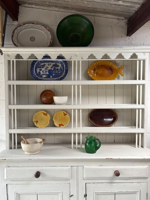 A 19TH CENTURY COUNTRY HOUSE PAINTED PINE IRISH DRESSER 162CM WIDE 2 DOOR BASE CUPBOARD - ADDITIONAL PHOTO 4