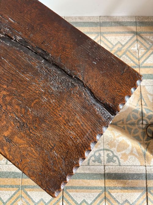 A 17TH CENTURY ENGLISH OAK 6 PLANK COFFER 77CM CHIP CARVED AND HINGED LID - ADDITIONAL PHOTO 8