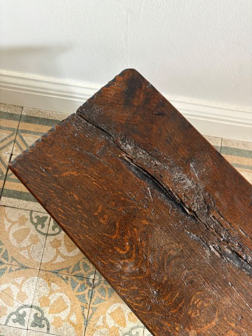 A 17TH CENTURY ENGLISH OAK 6 PLANK COFFER 77CM CHIP CARVED AND HINGED LID - ADDITIONAL PHOTO 10