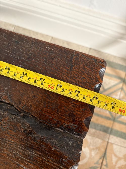 A 17TH CENTURY ENGLISH OAK 6 PLANK COFFER 77CM CHIP CARVED AND HINGED LID - ADDITIONAL PHOTO 13