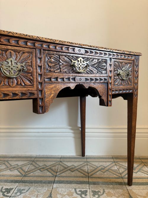 A GEORGE 111 CARVED OAK 3 DRAWER LOWBOY SIDE TABLE C1800 76CM WIDE - ADDITIONAL PHOTO 6