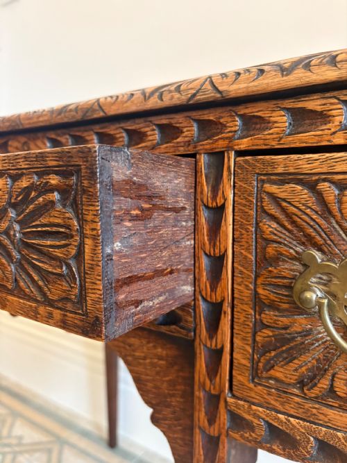 A GEORGE 111 CARVED OAK 3 DRAWER LOWBOY SIDE TABLE C1800 76CM WIDE - ADDITIONAL PHOTO 10