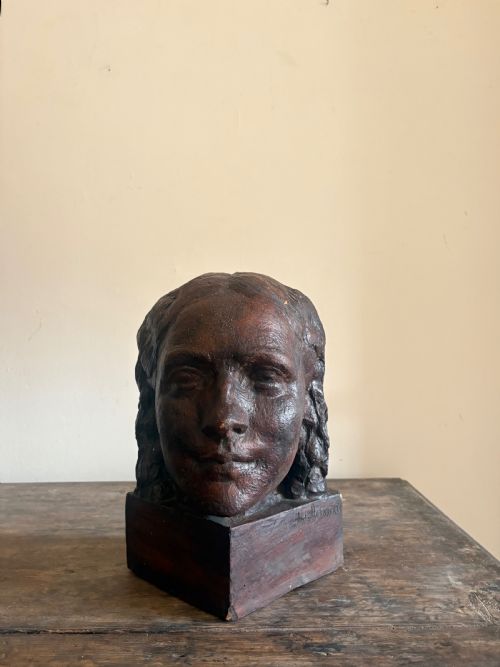 A 20TH CENTURY FRENCH FEMALE TERRACOTTA BUST SCULPTURE SIGNED C1930S 32CM - ADDITIONAL PHOTO 3