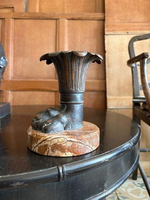 A 19TH CENTURY ITALIAN GRAND TOUR BRONZE LIONS PAW VASE ON MARBLE BASE 165CM - ADDITIONAL PHOTO 3