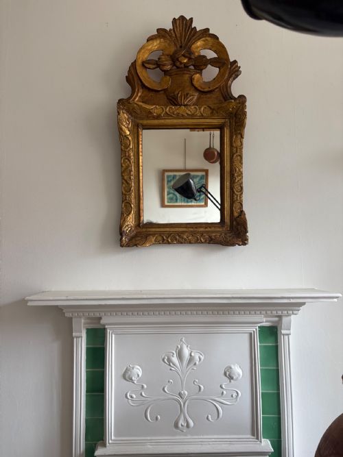A FRENCH 19TH CENTURY GILTWOOD ORNATE PEDIMENT MIRROR 80CM WITH LATER PLATE - ADDITIONAL PHOTO 4