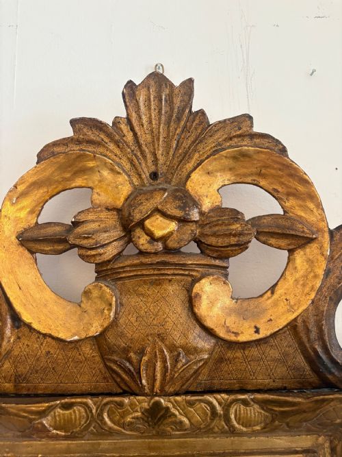 A FRENCH 19TH CENTURY GILTWOOD ORNATE PEDIMENT MIRROR 80CM WITH LATER PLATE - ADDITIONAL PHOTO 9