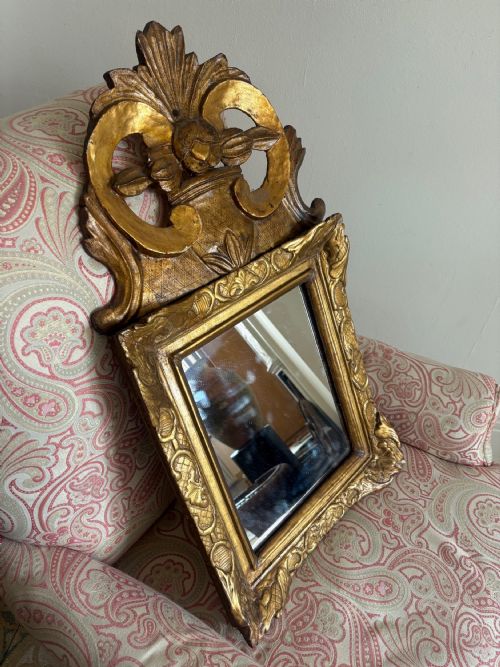 A FRENCH 19TH CENTURY GILTWOOD ORNATE PEDIMENT MIRROR 80CM WITH LATER PLATE - ADDITIONAL PHOTO 14