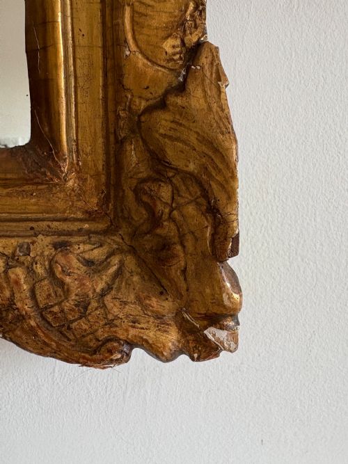 A FRENCH 19TH CENTURY GILTWOOD ORNATE PEDIMENT MIRROR 80CM WITH LATER PLATE - ADDITIONAL PHOTO 17