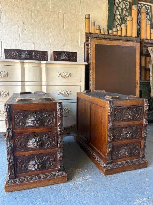 A 19TH CENTURY CARVED OAK FLEMISH STYLE GREEN MAN PARTNERS DESK 122CM C1880 - ADDITIONAL PHOTO 5
