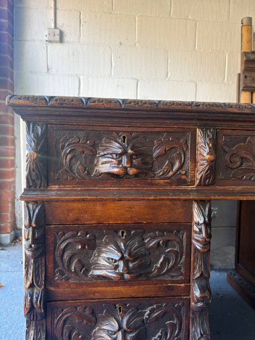 A 19TH CENTURY CARVED OAK FLEMISH STYLE GREEN MAN PARTNERS DESK 122CM C1880 - ADDITIONAL PHOTO 7