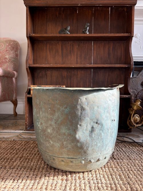 A 19TH CENTURY RIVETED COPPER PLANTER OR LOG BIN 51CM DIAMETER WITH VERDIGRIS - ADDITIONAL PHOTO 3