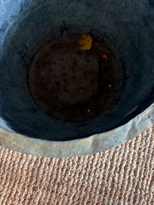 A 19TH CENTURY RIVETED COPPER PLANTER OR LOG BIN 51CM DIAMETER WITH VERDIGRIS - ADDITIONAL PHOTO 5