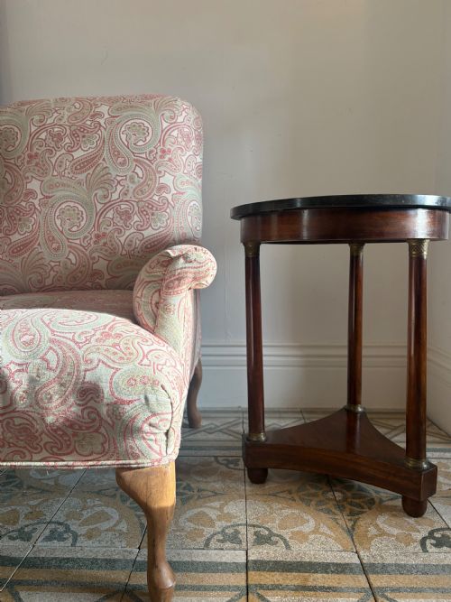 A FRENCH EMPIRE REVIVAL MAHOGANY GUERIDON C1900 MARBLE TOP TRIFORM BASE 50CM DIA - ADDITIONAL PHOTO 4