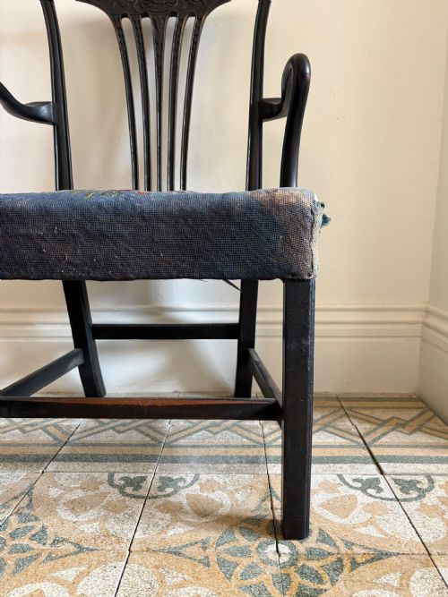 A CHIPPENDALE STYLE GEORGE 111 MAHOGANY ELBOW CHAIR WITH TAPESTRY SEAT C1800 - ADDITIONAL PHOTO 2
