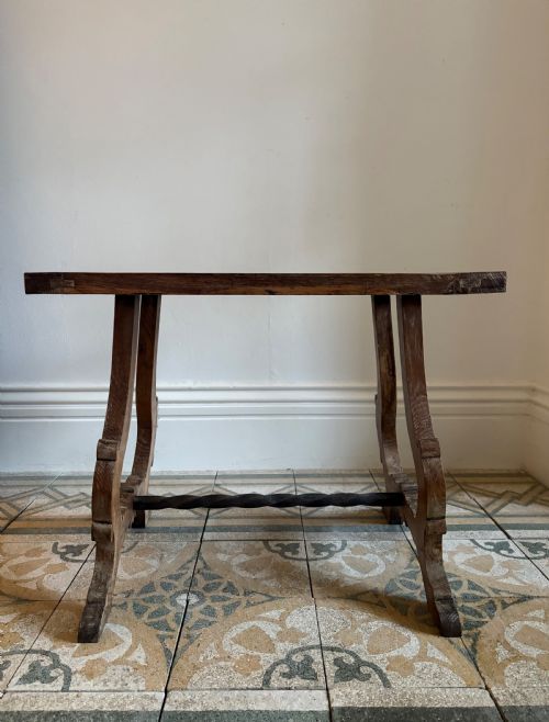 EARLY 20THC SPANISH STYLE ARTS AND CRAFTS FRATINO LIMED OAK SIDE TABLE 64CM - ADDITIONAL PHOTO 2