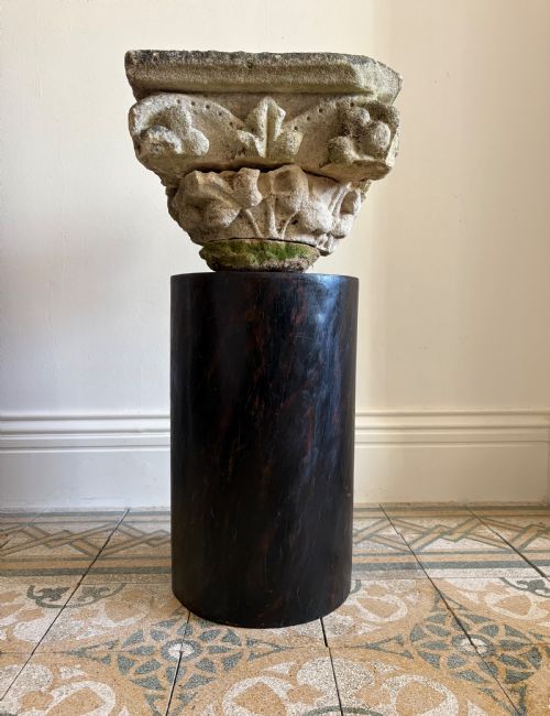 A FRENCH 1718THC CARVED LIMESTONE ARCHITECTURAL CAPITAL 39CM SQ FLEUR DE LIS - ADDITIONAL PHOTO 1