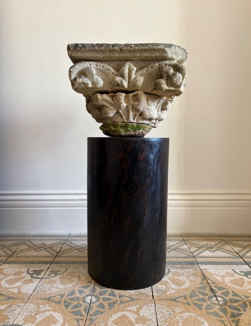 A FRENCH 1718THC CARVED LIMESTONE ARCHITECTURAL CAPITAL 39CM SQ FLEUR DE LIS - ADDITIONAL PHOTO 12