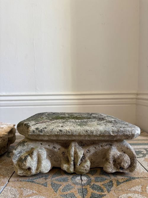 A FRENCH 1718THC CARVED LIMESTONE ARCHITECTURAL CAPITAL 39CM SQ FLEUR DE LIS - ADDITIONAL PHOTO 5