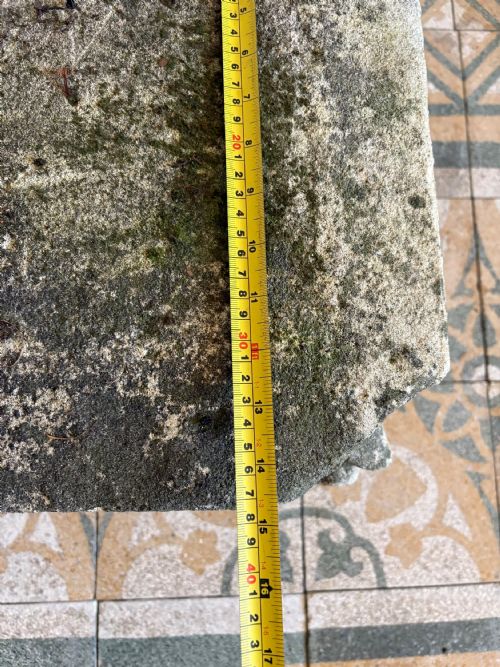 A FRENCH 1718THC CARVED LIMESTONE ARCHITECTURAL CAPITAL 39CM SQ FLEUR DE LIS - ADDITIONAL PHOTO 10