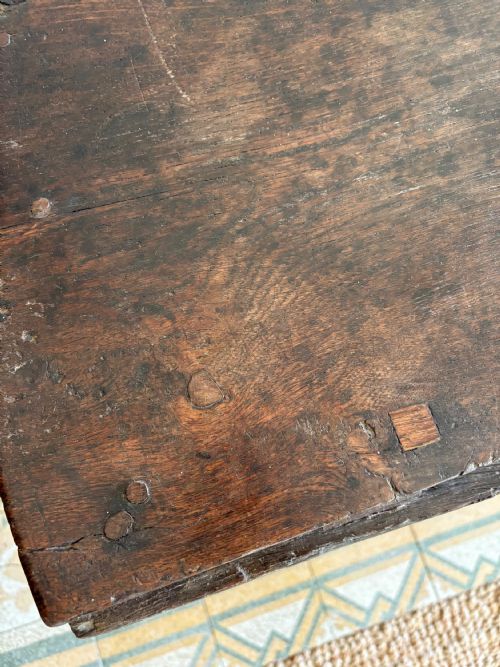 A 17TH CENTURY OAK GATELEG TABLE WITH TURNED BALUSTER LEGS AND SINGLE DRAWER - ADDITIONAL PHOTO 3