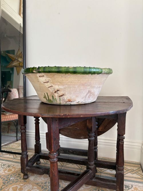 A 17TH CENTURY OAK GATELEG TABLE WITH TURNED BALUSTER LEGS AND SINGLE DRAWER - ADDITIONAL PHOTO 7
