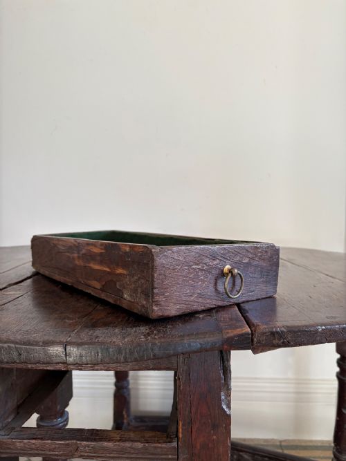 A 17TH CENTURY OAK GATELEG TABLE WITH TURNED BALUSTER LEGS AND SINGLE DRAWER - ADDITIONAL PHOTO 11