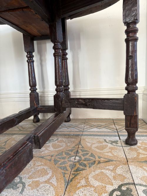 A 17TH CENTURY OAK GATELEG TABLE WITH TURNED BALUSTER LEGS AND SINGLE DRAWER - ADDITIONAL PHOTO 15
