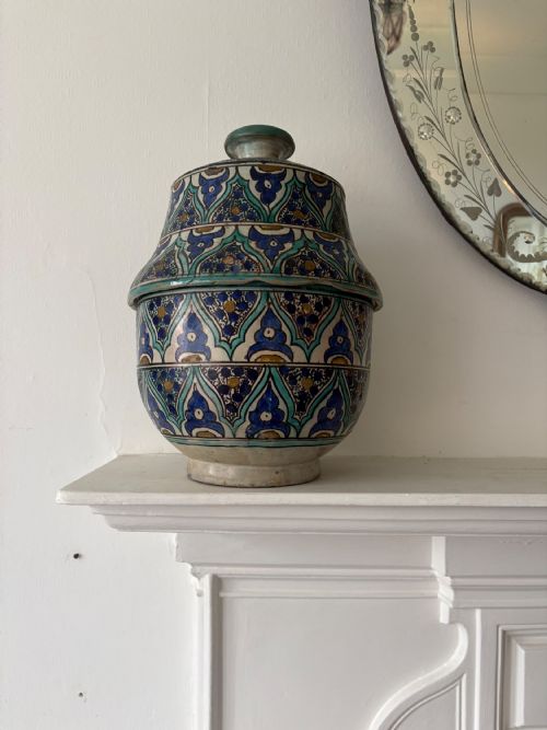 A MOROCCAN JOBBANA HAND PAINTED EARTHENWARE ISLAMIC POT AND LID C1900 33CM - ADDITIONAL PHOTO 1