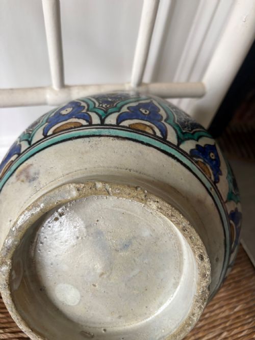 A MOROCCAN JOBBANA HAND PAINTED EARTHENWARE ISLAMIC POT AND LID C1900 33CM - ADDITIONAL PHOTO 5