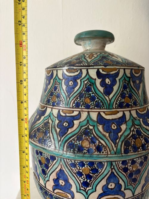 A MOROCCAN JOBBANA HAND PAINTED EARTHENWARE ISLAMIC POT AND LID C1900 33CM - ADDITIONAL PHOTO 10