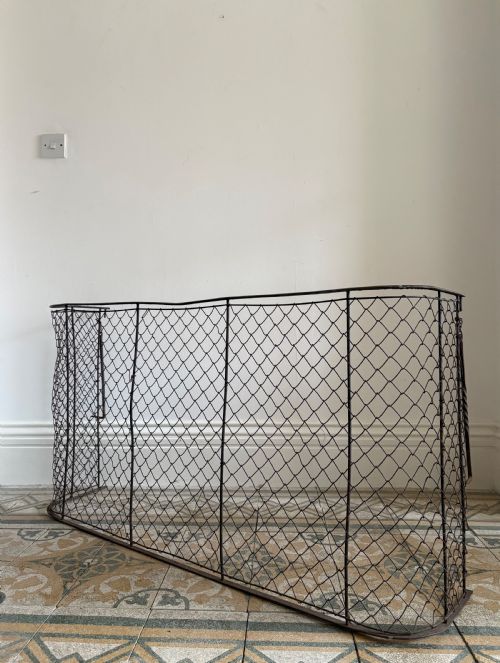 19TH CENTURY NURSERY FENDER 123CM WIDE WITH BRASS HANDRAIL AND WALL HOOKS - ADDITIONAL PHOTO 5