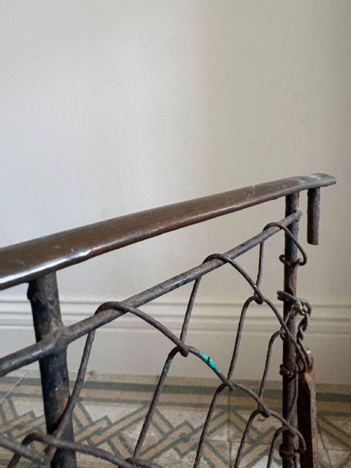 19TH CENTURY NURSERY FENDER 123CM WIDE WITH BRASS HANDRAIL AND WALL HOOKS - ADDITIONAL PHOTO 8