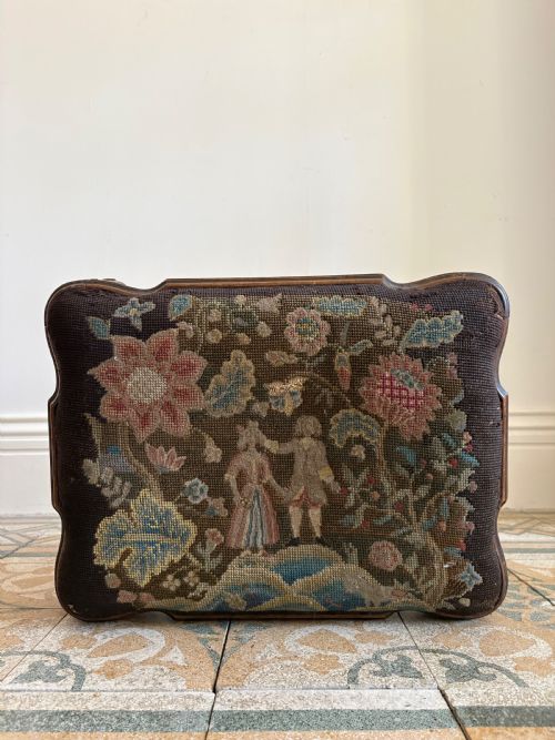 A 19THC QUEEN ANNE STYLE WALNUT DRESSING OR FOOTSTOOL WITH TAPESTRY SEAT AND CABRIOLE LEGS - ADDITIONAL PHOTO 7