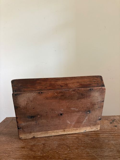 A WELSH GEORGIAN OAK BUTLERS CUTLERY TRAY C1800 CANTED SIDES DOVETAIL JOINTS 36CM - ADDITIONAL PHOTO 9