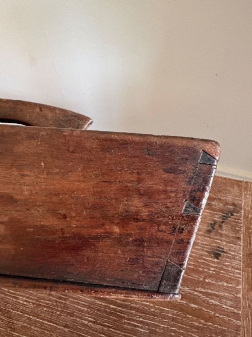 A WELSH GEORGIAN OAK BUTLERS CUTLERY TRAY C1800 CANTED SIDES DOVETAIL JOINTS 36CM - ADDITIONAL PHOTO 10