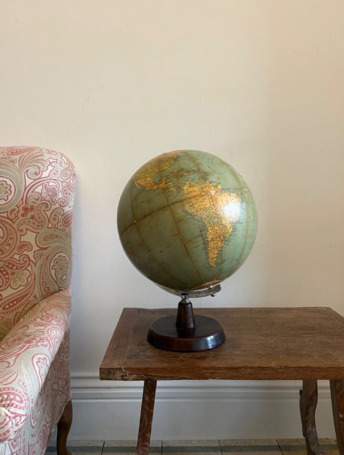 AN ORIGINAL 1920S PHILIPS CHALLENGE 135 GLOBE ON MAHOGANY BASE - ADDITIONAL PHOTO 10