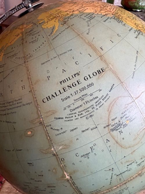 AN ORIGINAL 1920S PHILIPS CHALLENGE 135 GLOBE ON MAHOGANY BASE - ADDITIONAL PHOTO 2