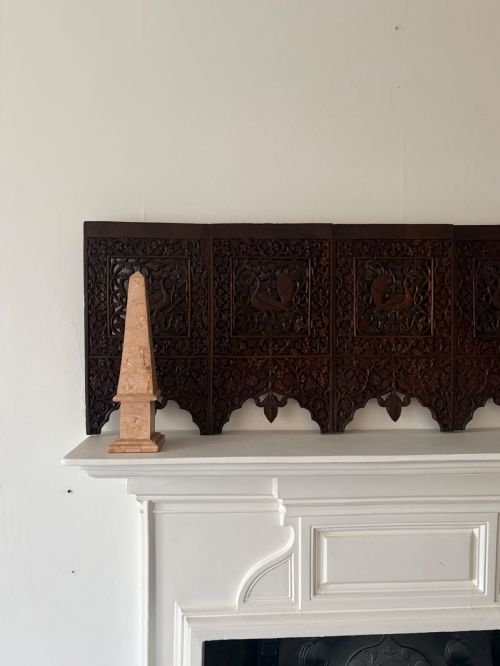 A 19TH CENTURY CARVED ANGLO INDIAN PADOUK WOOD WALL PANEL PELMET 121CM - ADDITIONAL PHOTO 1