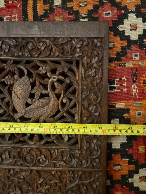 A 19TH CENTURY CARVED ANGLO INDIAN PADOUK WOOD WALL PANEL PELMET 121CM - ADDITIONAL PHOTO 4