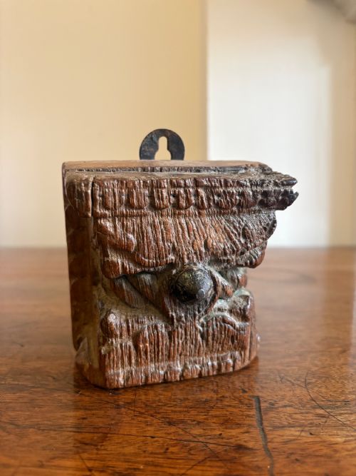 A MEDIEVAL FLEMISH CARVED OAK ARCHITECTURAL FRAGMENT 12CM C16TH CENTURY - ADDITIONAL PHOTO 2