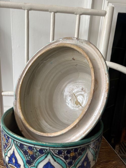 A MOROCCAN JOBBANA HAND PAINTED EARTHENWARE ISLAMIC POT AND LID C1900 33CM - ADDITIONAL PHOTO 7
