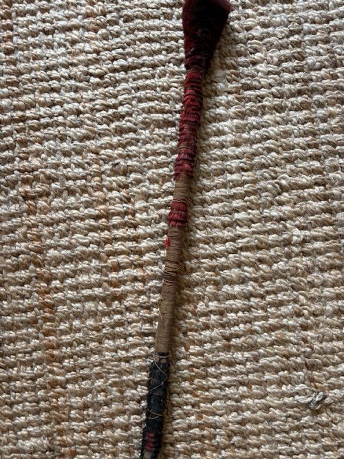 A 19TH CENTURY AFRICAN ZULU IRON SPEAR WITH VEGETABLE DYE BRISTLE SHAFT 161CM - ADDITIONAL PHOTO 3