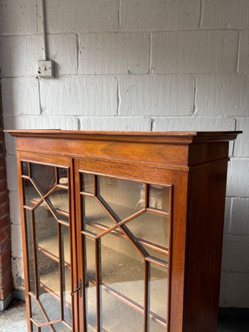WALL MOUNTED ASTRAL GLAZE MAHOGANY BOOKCASE CABINET LINEN LINED 100CM WIDE C1900 - ADDITIONAL PHOTO 10