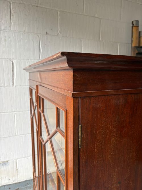 WALL MOUNTED ASTRAL GLAZE MAHOGANY BOOKCASE CABINET LINEN LINED 100CM WIDE C1900 - ADDITIONAL PHOTO 11