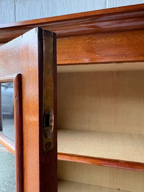 WALL MOUNTED ASTRAL GLAZE MAHOGANY BOOKCASE CABINET LINEN LINED 100CM WIDE C1900 - ADDITIONAL PHOTO 17