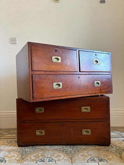 A 19TH CENTURY TEAK MILITARY CAMPAIGN CHEST OF DRAWERS 2 SECTIONS - ADDITIONAL PHOTO 2
