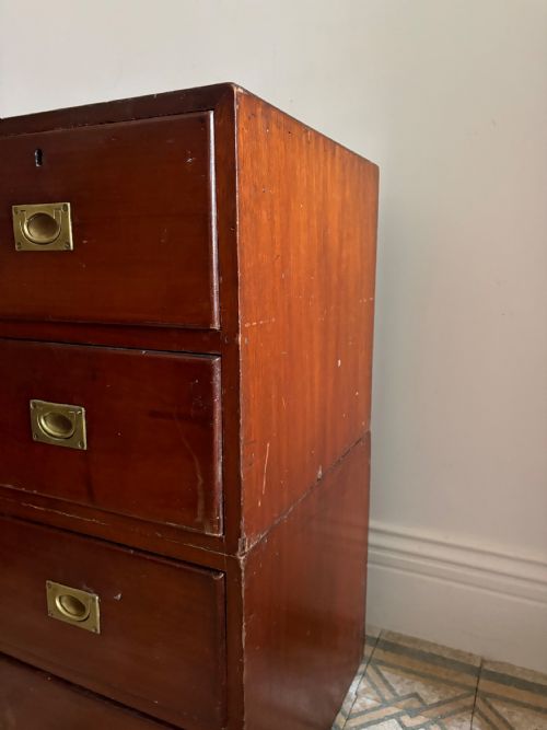 A 19TH CENTURY TEAK MILITARY CAMPAIGN CHEST OF DRAWERS 2 SECTIONS - ADDITIONAL PHOTO 10