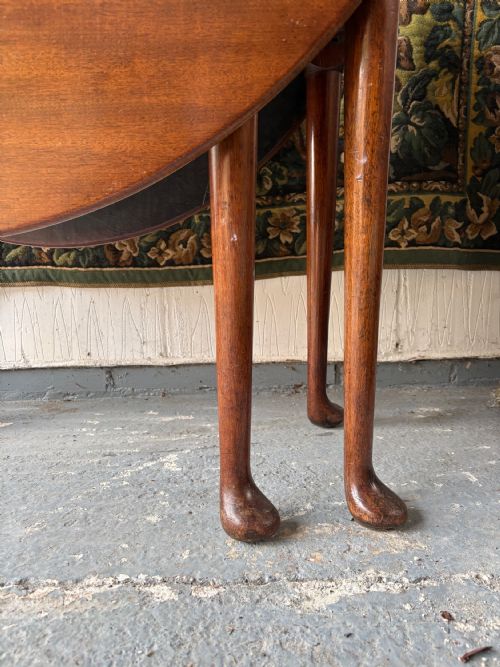 A 19TH CENTURY MAHOGANY OVAL DROP LEAF BREAKFAST DINING TABLE PAD FEET - ADDITIONAL PHOTO 2